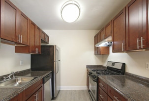 CHELSEA PARK in Gaithersburg, MD - Building Photo