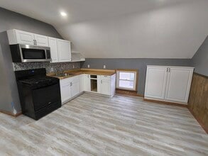 34 Canoniciuos St in Fall River, MA - Building Photo - Building Photo