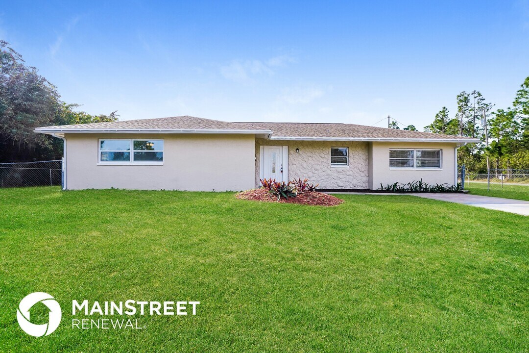 300 East 10th Street in Lehigh Acres, FL - Building Photo