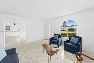 5840 SW 42nd Terrace in Miami, FL - Building Photo - Building Photo