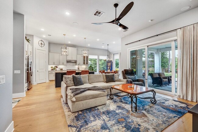 327 N Turks Cap Trail