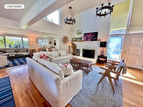 18 Quogo Neck Ln in Quogue, NY - Building Photo - Building Photo