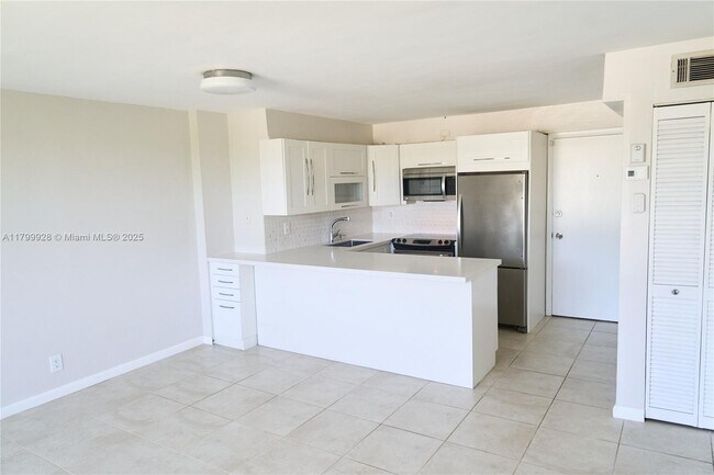 3000 N Ocean Blvd in Fort Lauderdale, FL - Building Photo - Building Photo