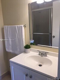 2000 NE 135th St photo'