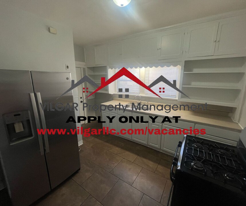230 E 43rd Ave in Gary, IN - Building Photo