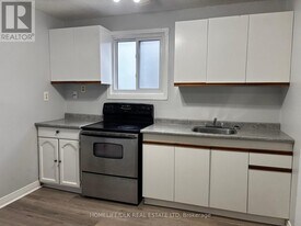 10 King St E in Brockville, ON - Building Photo