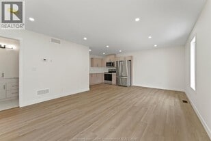 2469 Front Rd in Windsor, ON - Building Photo