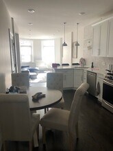 7 Strathmore Rd, Unit 2 in Brookline, MA - Foto de edificio - Building Photo