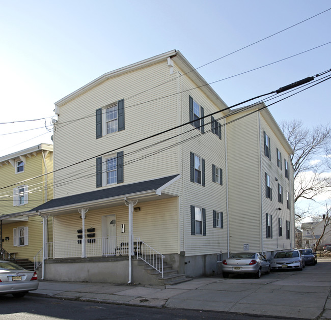 92 Harvey St in New Brunswick, NJ - Building Photo - Building Photo