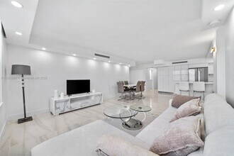 230 174th St in Sunny Isles Beach, FL - Building Photo - Building Photo