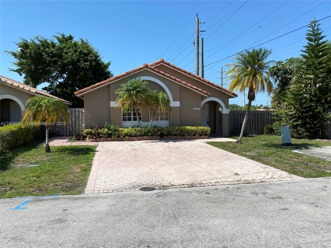 7601 NW 166th Terrace in Hialeah, FL - Building Photo - Building Photo