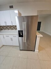 512 NW 113th St, Unit Unidad frente in Miami, FL - Foto de edificio - Building Photo