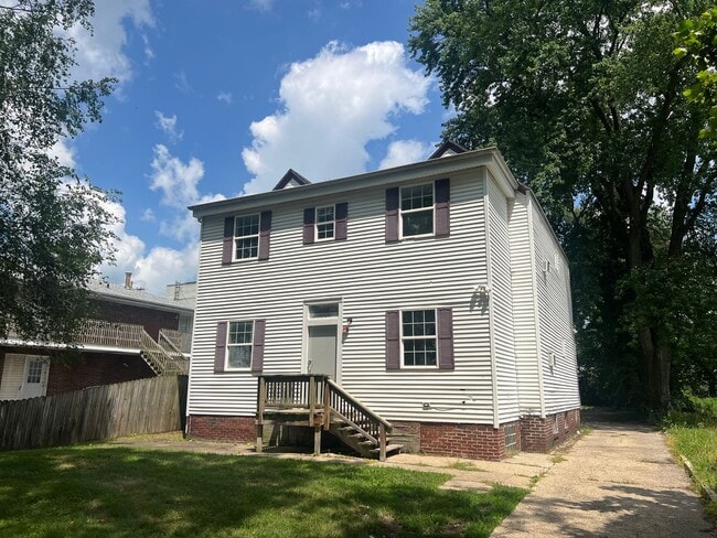 property at 1338 N 8th St