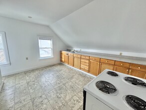 90 Franklin St in Bucksport, ME - Foto de edificio - Building Photo