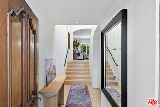 6435 Zumirez Dr in Malibu, CA - Foto de edificio - Building Photo