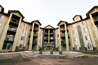 8810 Royal Birch Blvd NW in Calgary, AB - Building Photo - Building Photo