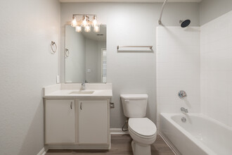 Marina Pointe in Chattanooga, TN - Building Photo - Interior Photo