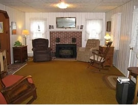 15 Shore Rd in Southwick, MA - Building Photo