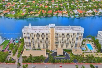 5600 Collins Ave, Unit 14 in Miami, FL - Building Photo - Building Photo