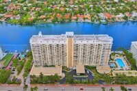 5600 Collins Ave, Unit 14 in Miami, FL - Foto de edificio - Building Photo