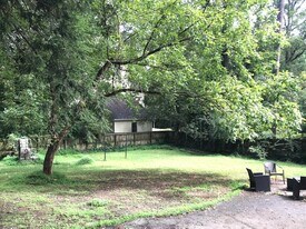 2165 Collins Dr NW in Atlanta, GA - Building Photo