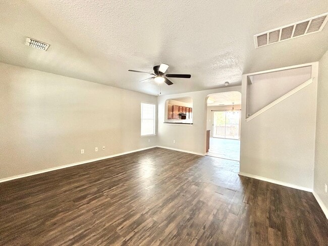 6910 Lunar Way in Converse, TX - Building Photo - Building Photo