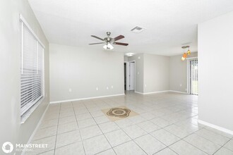 975 Derbyshire Dr in Kissimmee, FL - Building Photo - Building Photo