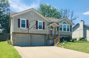 308 NE Topaz Dr in Lee's Summit, MO - Building Photo