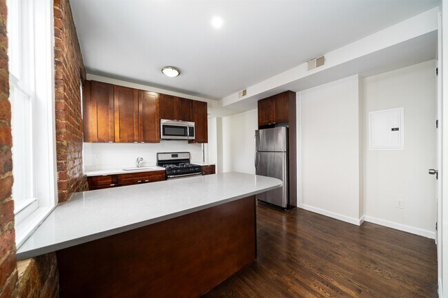 386 Bergen Ave in Jersey City, NJ - Building Photo - Building Photo