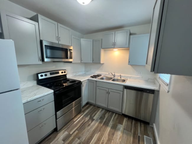 property at 521 N Woodrow Ave