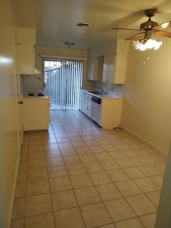 71 W Santa Ana Ave, Unit Santa Ana Apartment