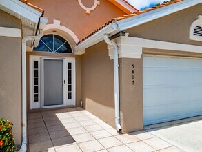 5417 83rd Terrace E in Sarasota, FL - Building Photo - Building Photo