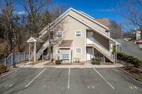 Villas on the Park in Berkeley Heights, NJ - Building Photo - Building Photo