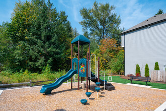 Canyon Grove Townhomes in Tacoma, WA - Foto de edificio - Building Photo