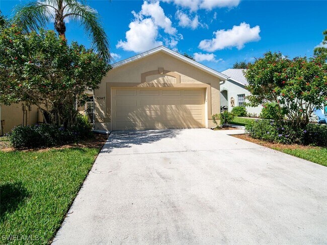5347 Whitten Dr in Naples, FL - Foto de edificio - Building Photo