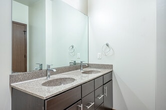 Whitney Point in Madison, WI - Foto de edificio - Interior Photo