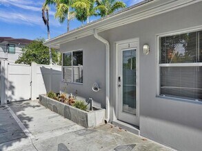 4422 Sea Grape Dr, Unit 1 in Lauderdale-by-the-Sea, FL - Building Photo - Building Photo