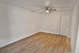 2426 Cincinnati Ave in San Antonio, TX - Building Photo - Building Photo