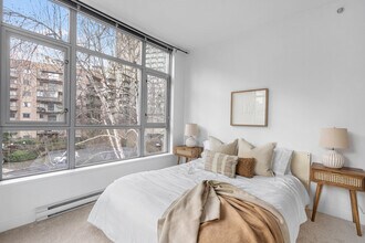 1050 Smithe St in Vancouver, BC - Building Photo - Building Photo