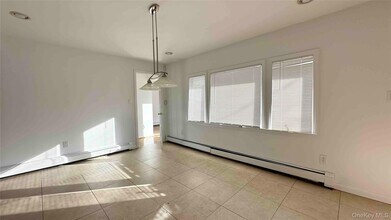 34 Marksman Ln in Levittown, NY - Building Photo - Building Photo