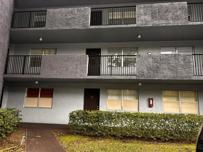 8450 Lagos De Campo Blvd