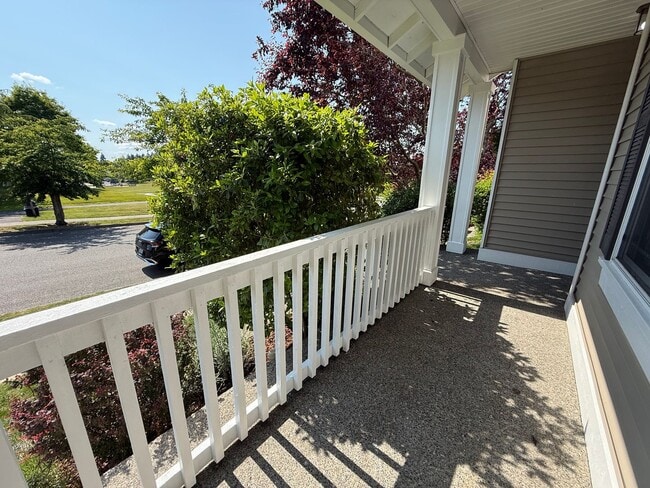 1710 Brown Ave in Dupont, WA - Foto de edificio - Building Photo