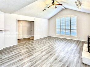 1201 W 112th St in Jenks, OK - Foto de edificio - Building Photo