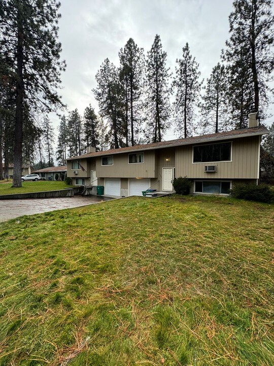 1320-1322 S Robinhood St in Spokane Valley, WA - Foto de edificio