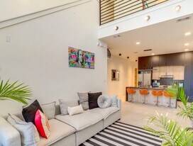 2205 Staples St in Houston, TX - Building Photo