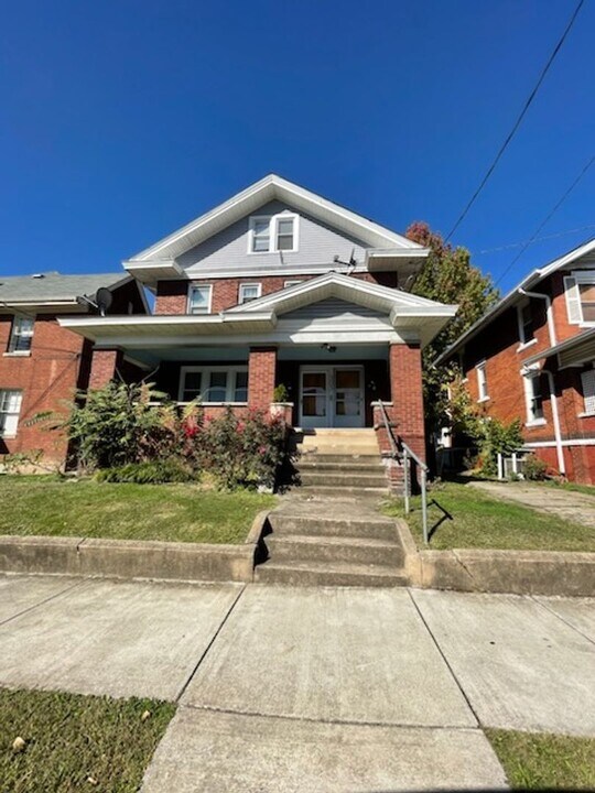 303 Park Ave in Charleston, WV - Building Photo