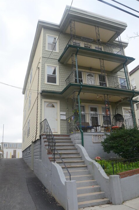 37 Edgar Ave, Unit #2 in Somerville, MA - Building Photo