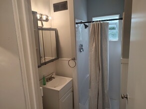 74 W Moler St, Unit E in Columbus, OH - Foto de edificio - Building Photo