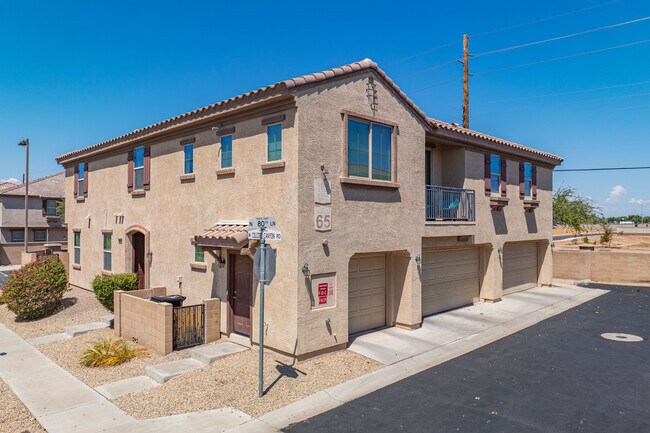 Daravante Condominiums in Phoenix, AZ - Building Photo - Building Photo