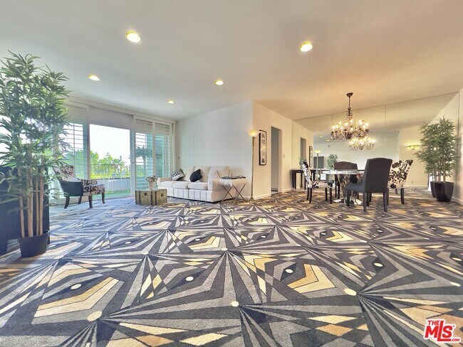 7560 Hollywood Blvd in Los Angeles, CA - Building Photo - Building Photo